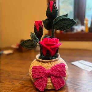 Handcrafted Pink‎ Rose Crochet Vase